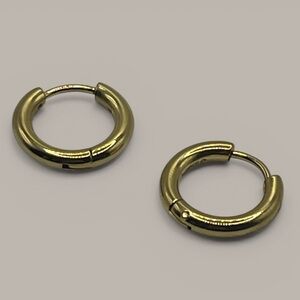 Hey Harper Chunky Small Huggy Hoop Earrings